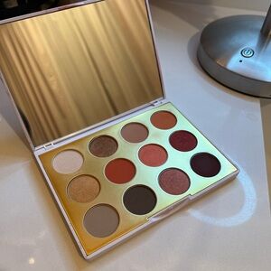 MAC 12-Color Eyeshadow Palette